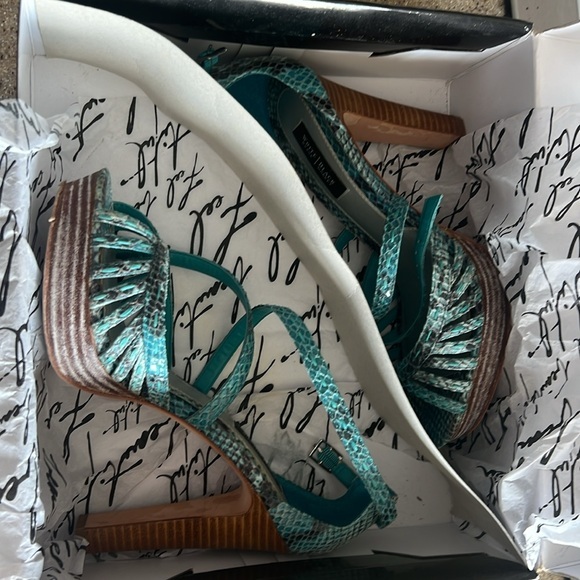 White House Black Market Emilia Heels - Picture 5 of 8